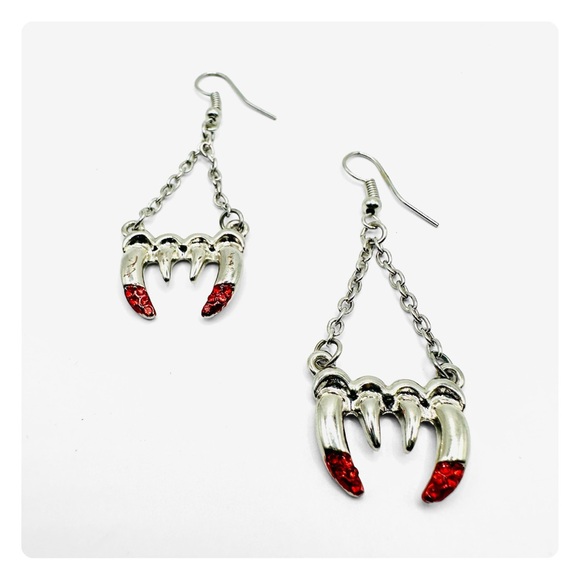 ★ Vintage Y2K Vampire Fangs Dangling Earrings - Silver/Red ★ - Picture 3 of 15